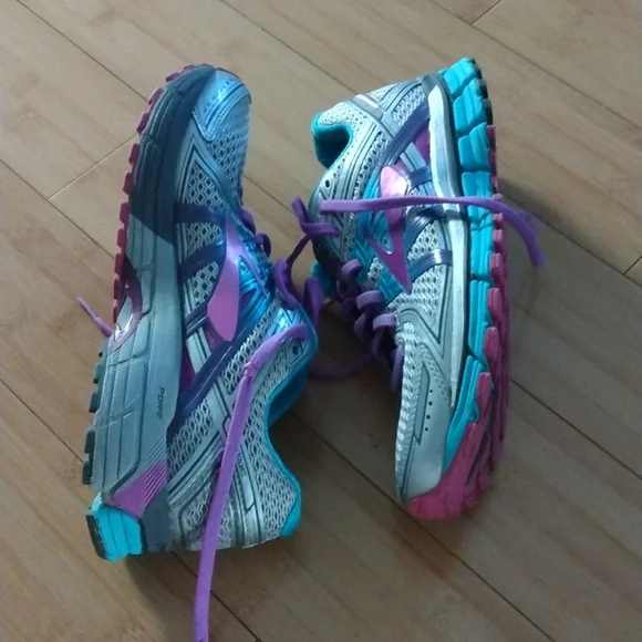 Brooks Women's Adrenaline GTS 17 Running Shoe size 9 NARROW. - Picture 4 of 10
